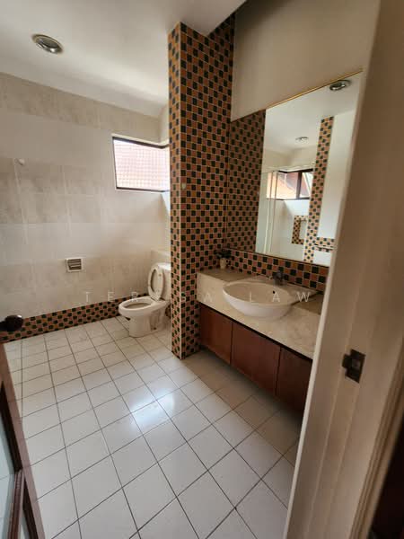 Bungalow for Rent in Bukit Gita Bayu (Seri Kembangan) - Teresa Law - Bathroom - PropertyGuru.com.my