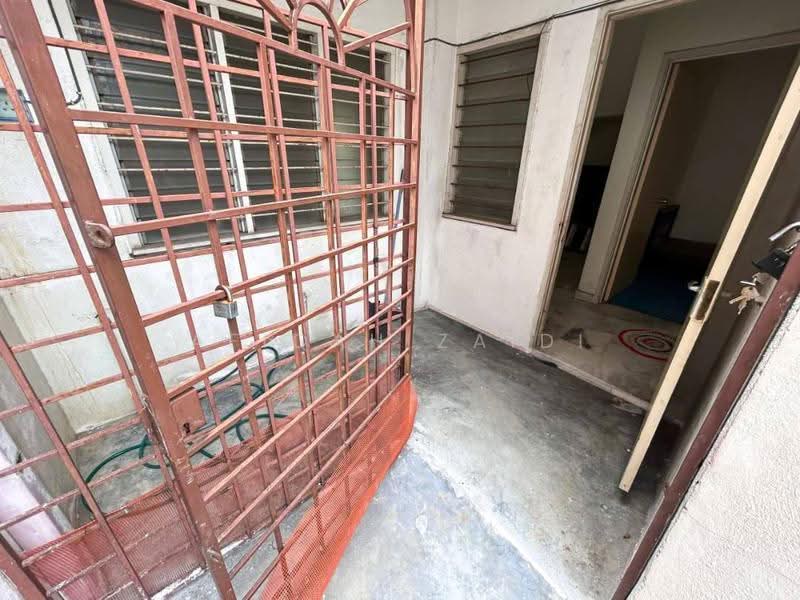 Rumah Teres 2-Tingkat untuk Dijual di Usj 22 (Subang Jaya) - Afiqah zaidi - Entrance - PropertyGuru.com.my
