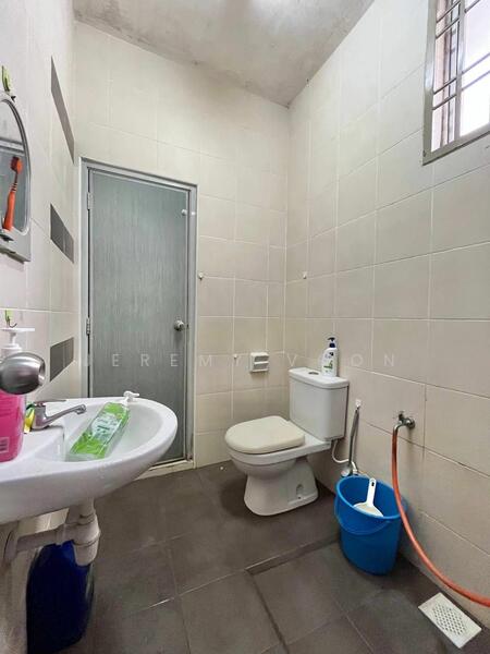 2-storey Terraced House for Sale in Ulu Tiram (Johor) - Jeremy Voon - Bathroom - PropertyGuru.com.my