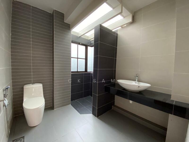Semi-Detached House for Sale in Rawang (Selangor) - CK Sam - Bathroom - PropertyGuru.com.my