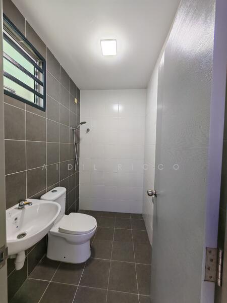 2-storey Terraced House for Sale in Seremban (Negeri Sembilan) - Aidil Ricco - Bathroom - PropertyGuru.com.my