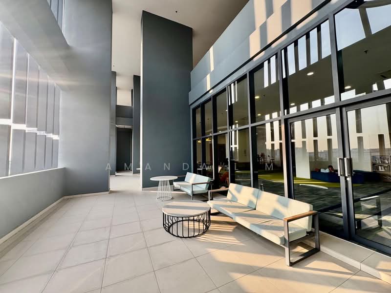Kediaman Servis untuk Dijual di Setia City Residences - Amanda Lim - Balcony - PropertyGuru.com.my