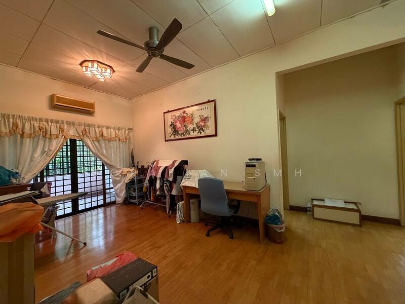 Bukit Jelutong untuk Untuk Dijual - RM 1,350,000, Mac 2026 - Living Room - PropertyGuru.com.my