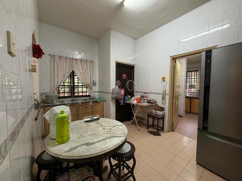 Bukit Jelutong untuk Untuk Dijual - RM 1,350,000, Mac 2026 - Kitchen - PropertyGuru.com.my