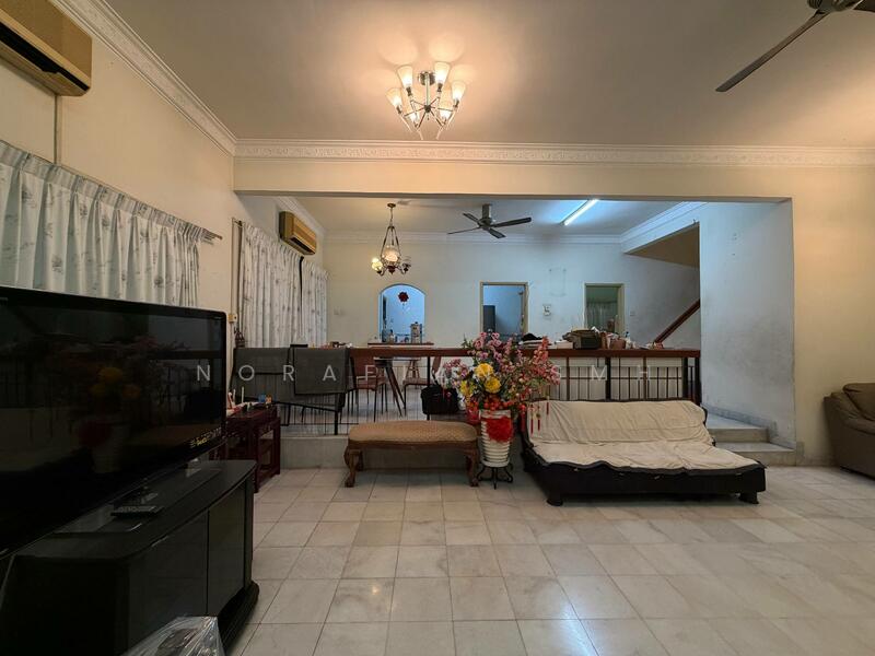 Bukit Jelutong untuk Untuk Dijual - RM 1,350,000, Mac 2026 - Living Room - PropertyGuru.com.my