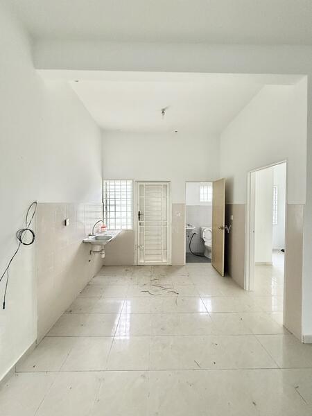 2-storey Terraced House for Sale in Bandar Layangkasa (Pasir Gudang) - Joyceline Yii - Kitchen - PropertyGuru.com.my