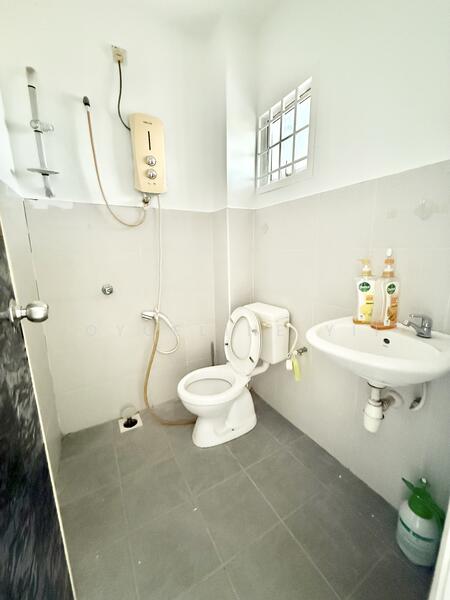 2-storey Terraced House for Sale in Bandar Layangkasa (Pasir Gudang) - Joyceline Yii - Bathroom - PropertyGuru.com.my