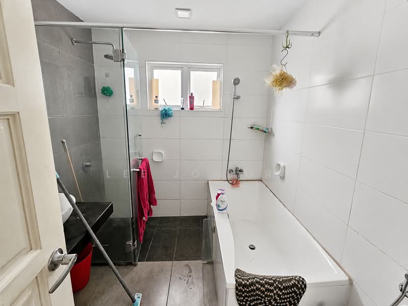 Kondominium untuk Dijual di Subang Parkhomes - Lee Jo Surf - Bathroom - PropertyGuru.com.my