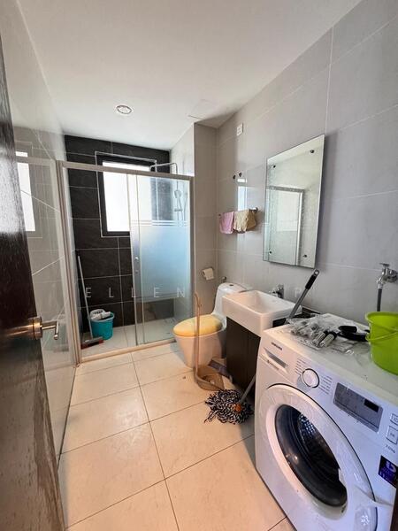 Bay Point @ Country Garden Danga Bay untuk Untuk Dijual - RM 360,000, Mac 2026 - Bathroom - PropertyGuru.com.my