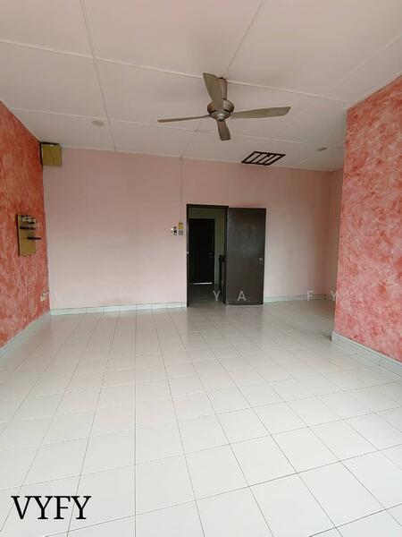 2-storey Terraced House for Sale in Bandar Puteri (Klang) - VIIYEN YAP FY - Living Room - PropertyGuru.com.my