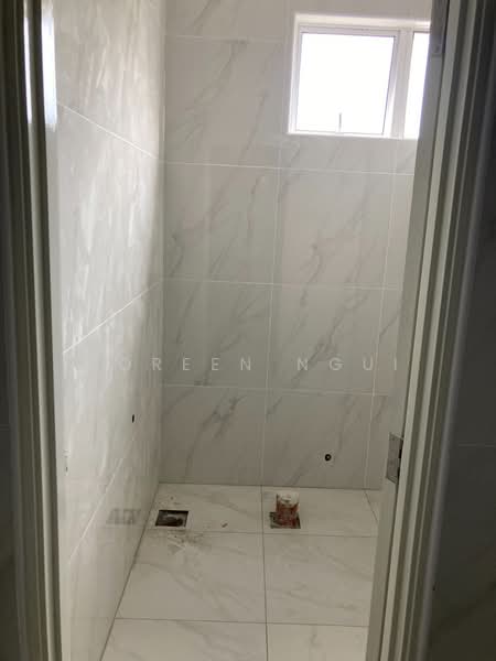 Warehouse for Sale in Kota Kemuning (Shah Alam) - Doreen Ngui - Bathroom - PropertyGuru.com.my