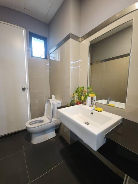 Office for Rent in Kampung Kerinchi (Bangsar South) (Kuala Lumpur) - Pik Har Chan - Bathroom - PropertyGuru.com.my