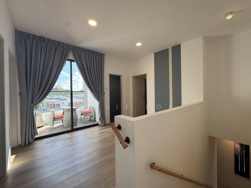 Townhouse for Sale in Siburan (Kuching) - Leslie Loi - Balcony - PropertyGuru.com.my