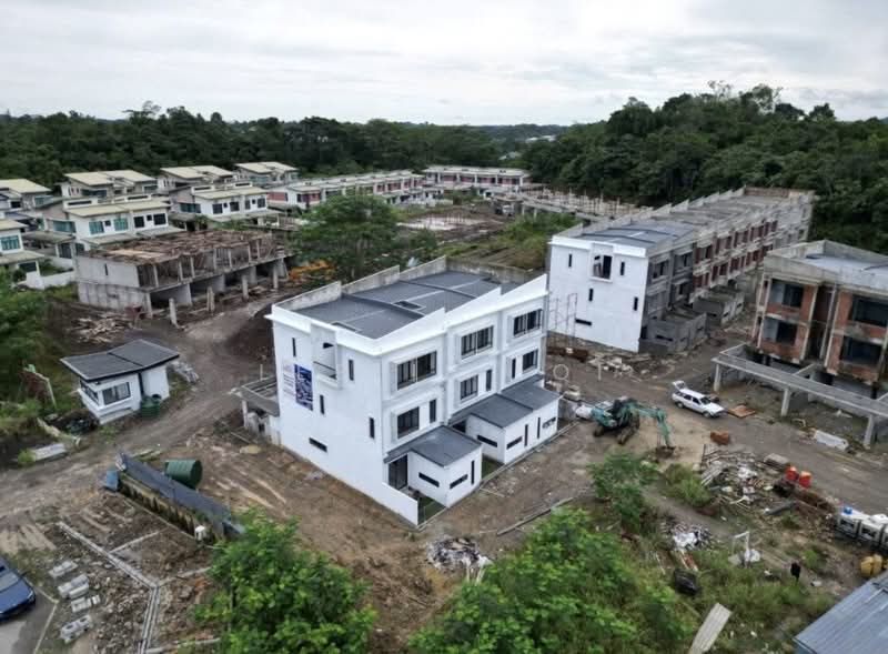 Townhouse for Sale in Siburan (Kuching) - Leslie Loi - Exterior - PropertyGuru.com.my