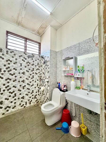 2-storey Terraced House for Sale in Taman Cheras Prima (Kajang) - Izzat Zamros - Bathroom - PropertyGuru.com.my