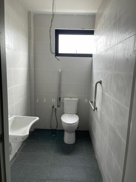 Commercial Semi-D for Rent in Serian (Sarawak) - Jeno Tan - Bathroom - PropertyGuru.com.my