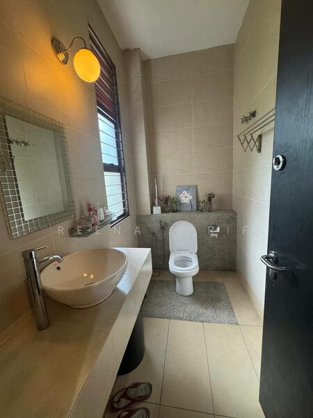 Semi-Detached House for Sale in Shah Alam (Selangor) - Reena Sarif - Bathroom - PropertyGuru.com.my