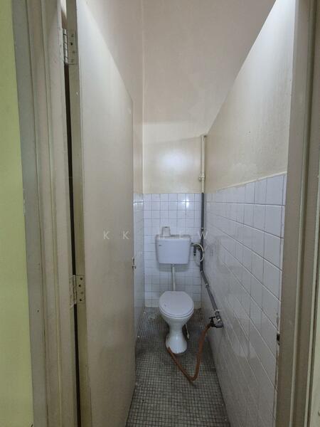 Taman Hiew Piow untuk Untuk Disewa - RM 1,350 /bulan, Feb 2026 - Bathroom - PropertyGuru.com.my