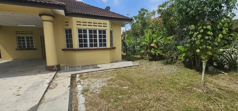 Bungalow for Sale in Bandar Mahkota Banting (Tanjong Duabelas) - Ahmad Syafiq - Exterior - PropertyGuru.com.my