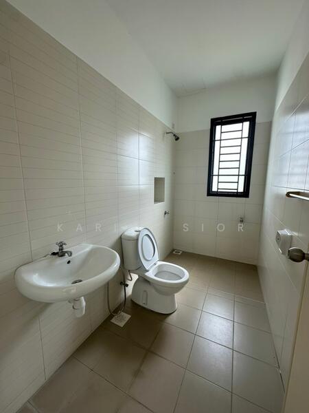 Cluster House for Sale in Taman Adda Heights (Tebrau) - Karine Sior - Bathroom - PropertyGuru.com.my