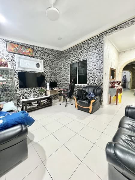 Rumah Teres 2 Tingkat untuk Dijual di Taman Mantau Indah (Rasah) - Rozita Hj Hassan - Living Room - PropertyGuru.com.my