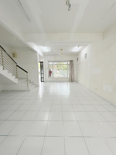 Rumah Teres untuk Dijual di Taman Desa Tebrau (Tebrau) - Alan Tia - Living Room - PropertyGuru.com.my