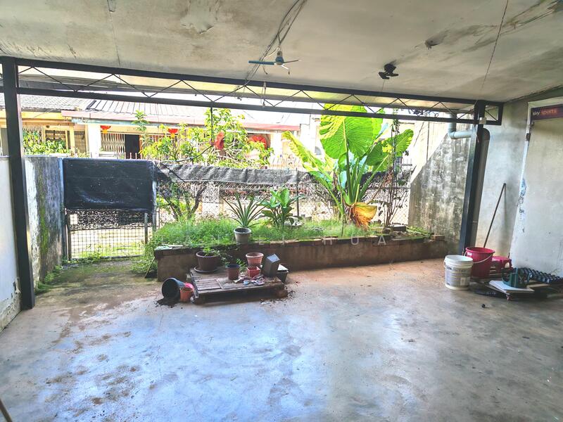 1-storey Terraced House for Sale in Kampung Kenyalang Park (Kuching) - Tan Li Hua - Exterior - PropertyGuru.com.my