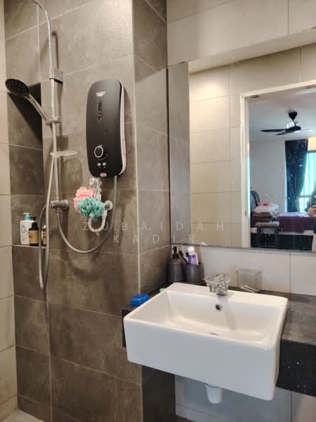 Service Residence for Sale at AraTre' Residences - Zubaidah Kadir - Bathroom - PropertyGuru.com.my