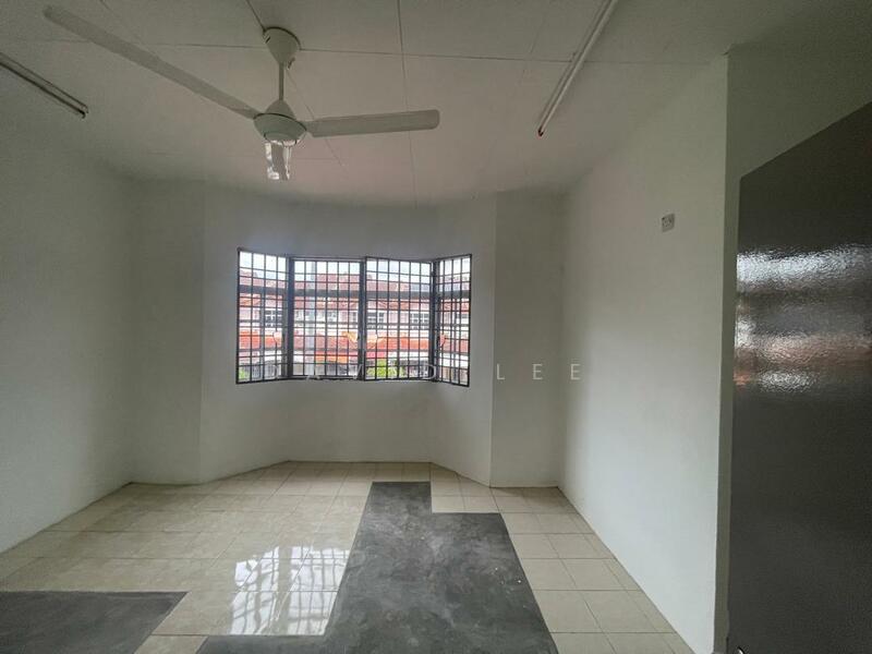2-storey Terraced House for Sale in Teluk Kumbar (Penang) - David Lee - Living Room - PropertyGuru.com.my