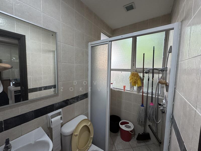 Kondominium untuk Dijual di Armanee Terrace - Dovile Kazokeviciute - Bathroom - PropertyGuru.com.my