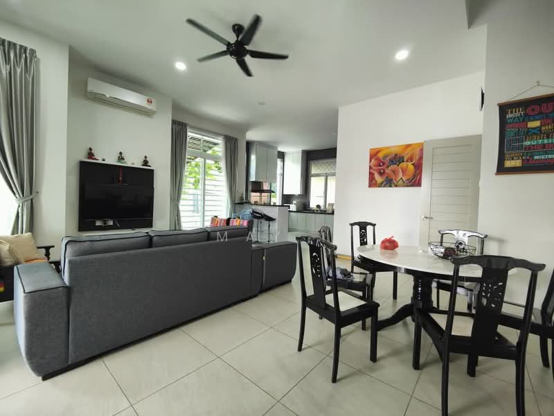 Rumah Berkembar untuk Dijual di Taman Bukit Senjuang (Melaka City) - May . - Living Room - PropertyGuru.com.my
