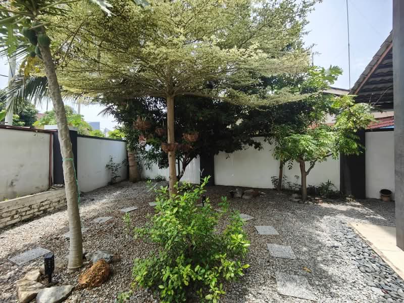 Rumah Berkembar untuk Dijual di Taman Bukit Senjuang (Melaka City) - May . - Garden - PropertyGuru.com.my