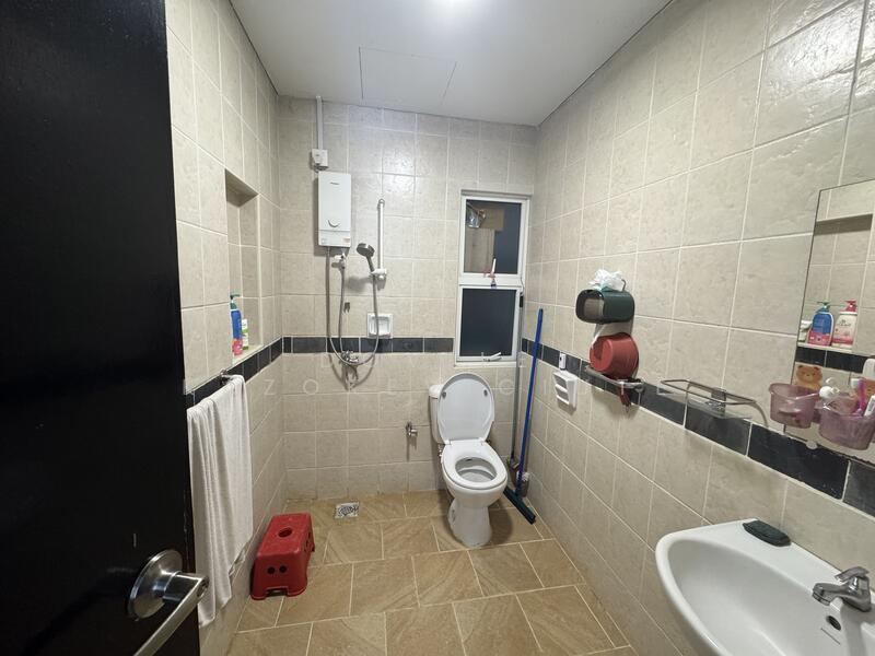 Kondominium untuk Dijual di Armanee Terrace - Dovile Kazokeviciute - Bathroom - PropertyGuru.com.my