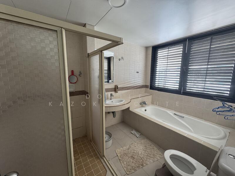 Kondominium untuk Dijual di Armanee Terrace - Dovile Kazokeviciute - Bathroom - PropertyGuru.com.my