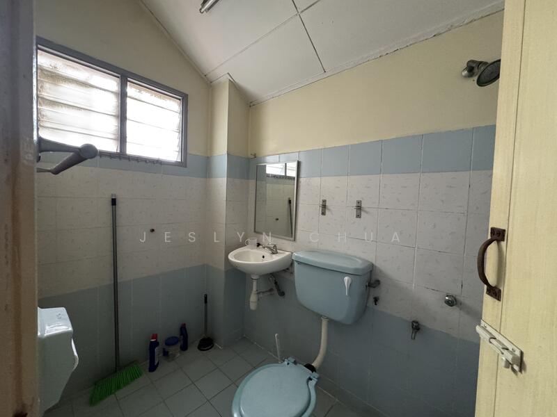 Rumah Teres 2-Tingkat untuk Dijual di Usj 12 (Subang Jaya) - Jeslyn Chua - Bathroom - PropertyGuru.com.my