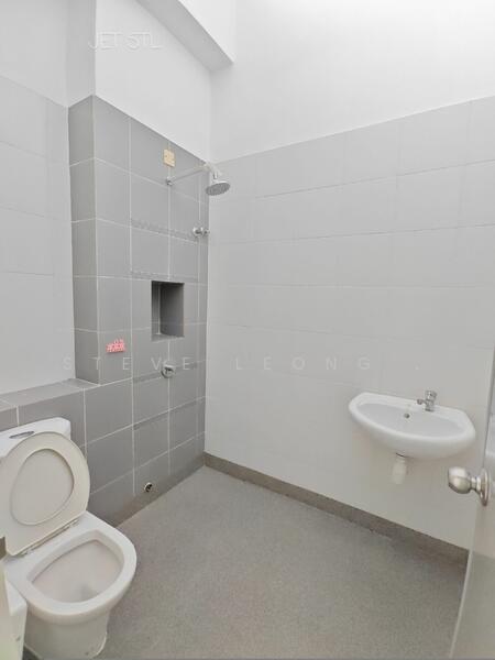 2-storey Terraced House for Sale in Setia Indah (Setia Alam) - Steve Leong . - Bathroom - PropertyGuru.com.my