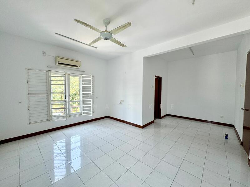 3-storey Terraced House for Rent in Jelutong (Penang) - Ronald Kee - Living Room - PropertyGuru.com.my