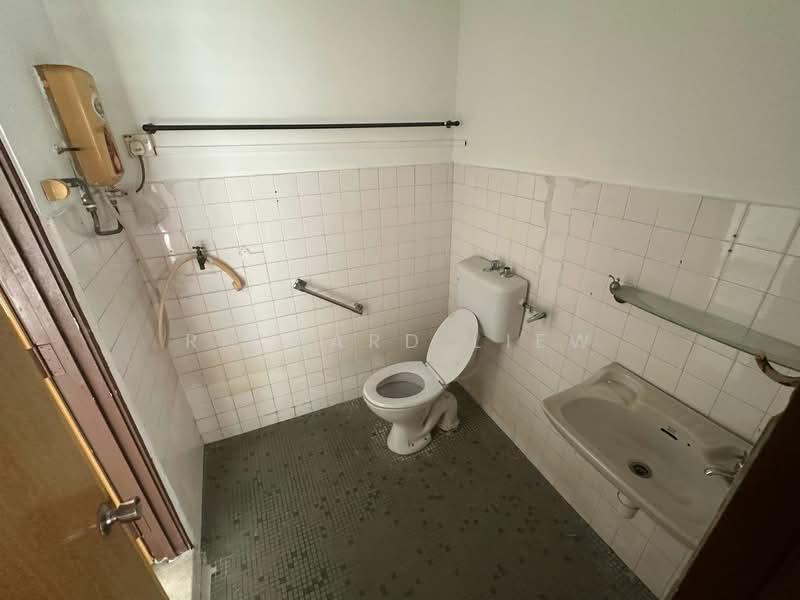 2-storey Terraced House for Sale in SS2 (Petaling Jaya) - Richard Liew - Bathroom - PropertyGuru.com.my