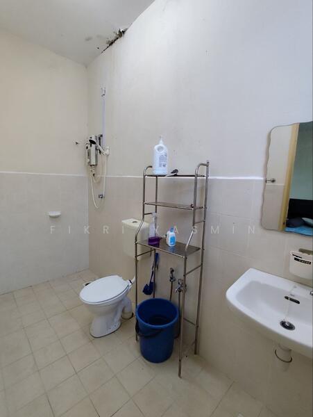 Bungalow for Sale in Mahkota Hills (Lenggeng) - Fikri Yasmin - Bathroom - PropertyGuru.com.my