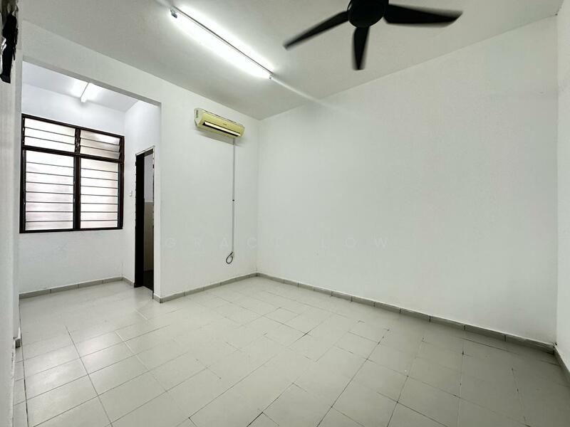 Townhouse for Sale in Taman Scientex Senai (Senai) - Grace Low - Interior - PropertyGuru.com.my