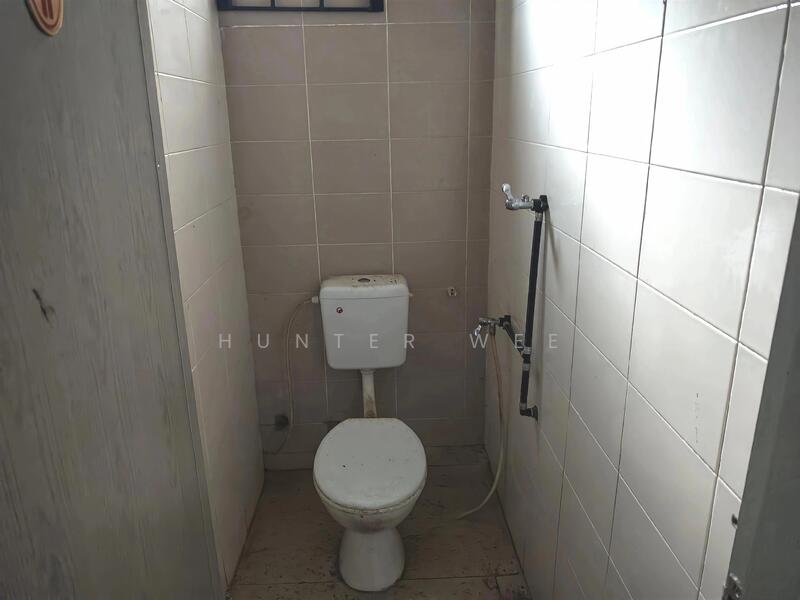 Shop for Rent in Pending (Kuching) - Hunter Wee - Bathroom - PropertyGuru.com.my
