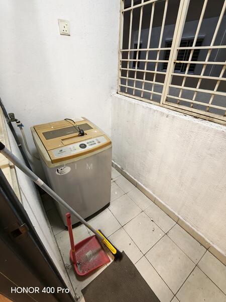 Kemuning Aman untuk Untuk Disewa - RM 1,200 /bulan, Mac 2026 - Balcony - PropertyGuru.com.my