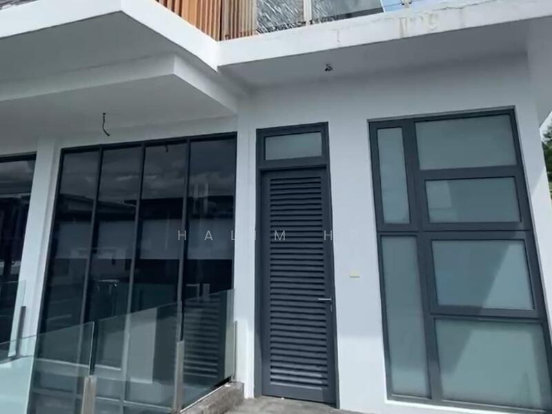 Hijauan Enklaf Setia Alam 3-Storey Luxury Bungalow with Private Lift & Swimming Pool untuk Untuk Dijual - RM 3,400,000, Feb 2026 - Exterior - PropertyGuru.com.my
