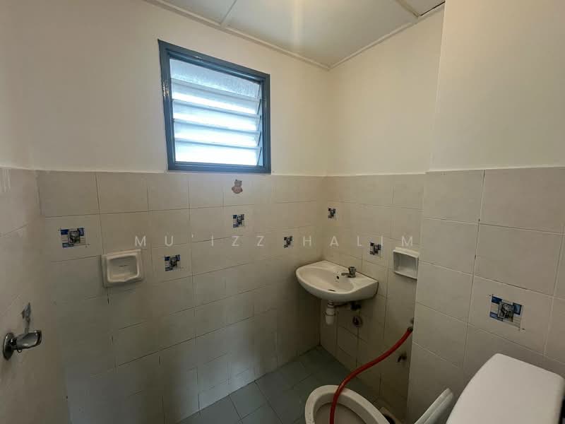 Apartment for Sale at Sri Cempaka (Taman Wawasan) - Mu'izz Halim - Bathroom - PropertyGuru.com.my