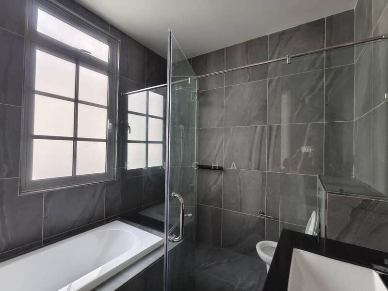 Cluster House for Sale in Taman Ekoflora (Johor Bahru) - Ken Chai - Bathroom - PropertyGuru.com.my