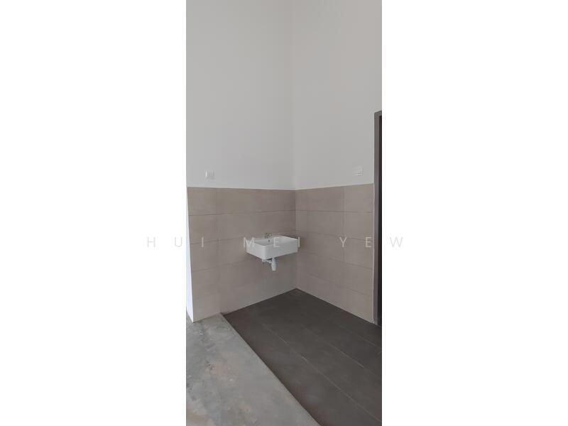 Semi-D Factory for Rent in Klang (Selangor) - Hui Mei Yew - Bathroom - PropertyGuru.com.my