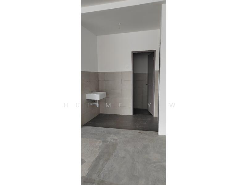 Semi-D Factory for Rent in Klang (Selangor) - Hui Mei Yew - Bathroom - PropertyGuru.com.my
