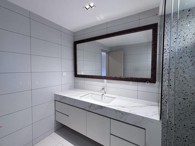 Master Bedroom Bathroom