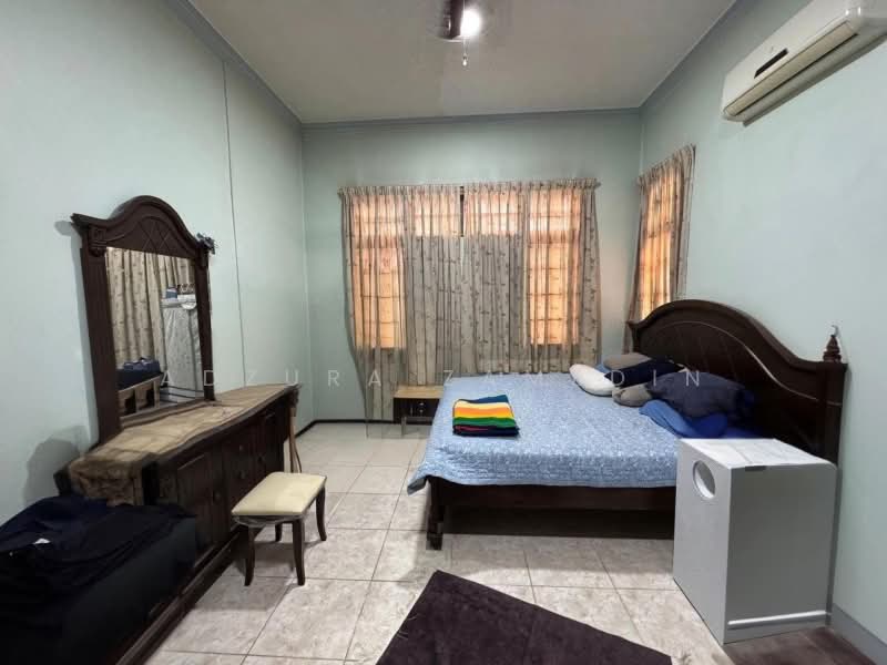 Rumah Banglo untuk Dijual di Seksyen 9 (Shah Alam) - Adzura Zamedin - Bedroom - PropertyGuru.com.my