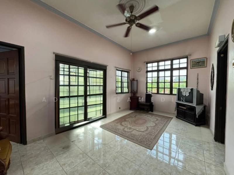 Rumah Banglo untuk Dijual di Seksyen 9 (Shah Alam) - Adzura Zamedin - Living Room - PropertyGuru.com.my